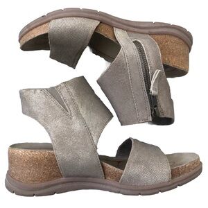 Bionica Metallic Leather Wedge Sandals. Size 8.